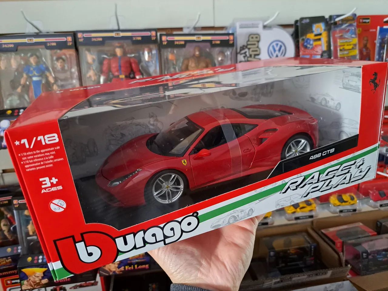 Miniatura 1:18 Ferrari 488 GTB Race + Play Bburago Vermelha 24 Cm
