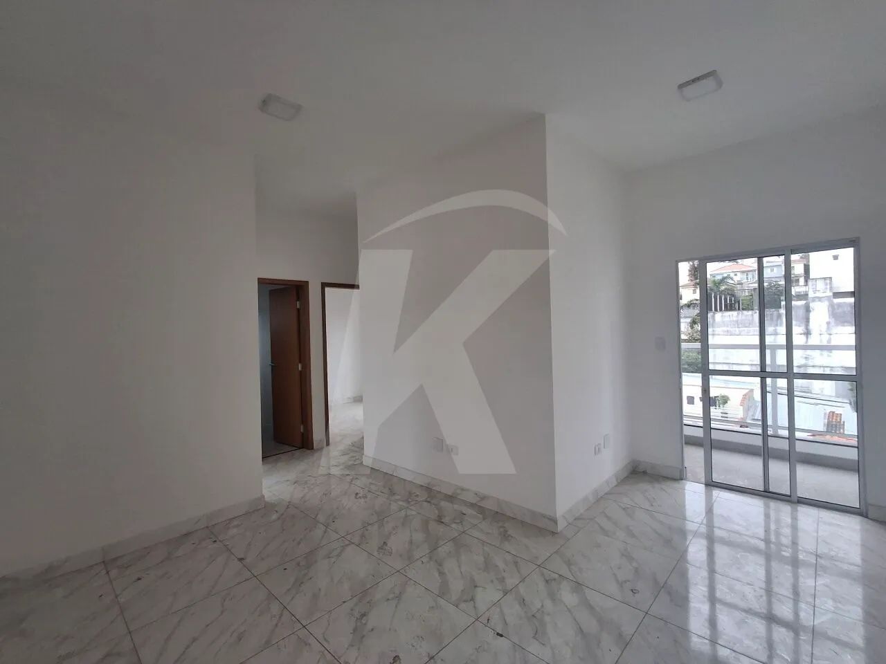 Apartamento com 2 quartos. sala. cozinha, banheiro.