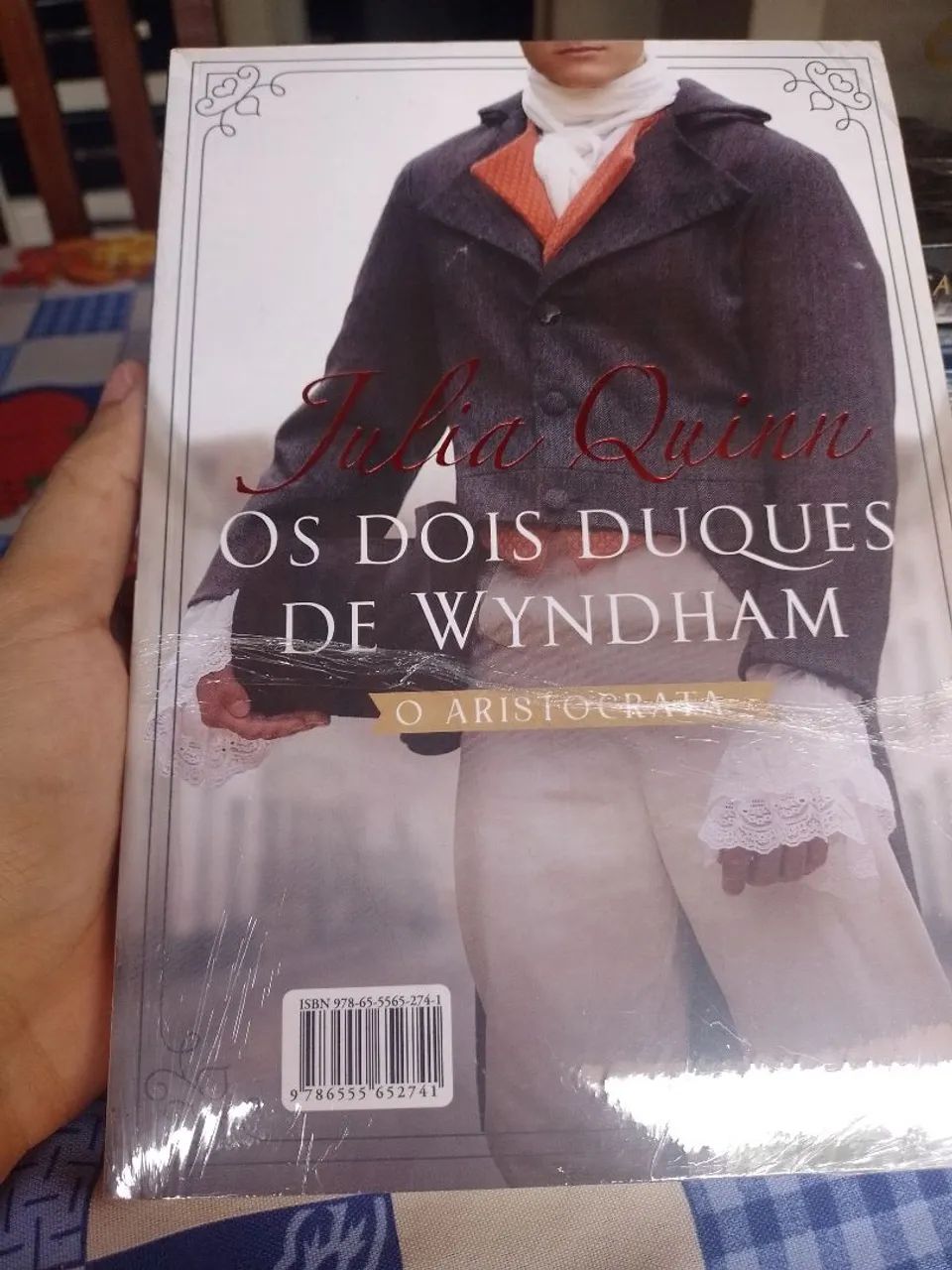 Livro Os dois duques de Wyndham - Foto 3