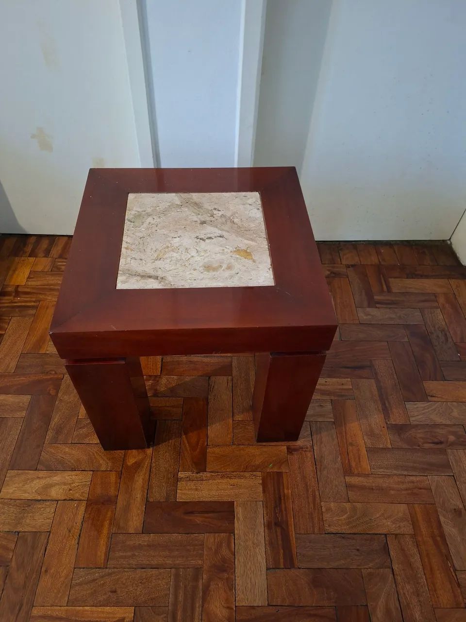 Mesinha de madeira 