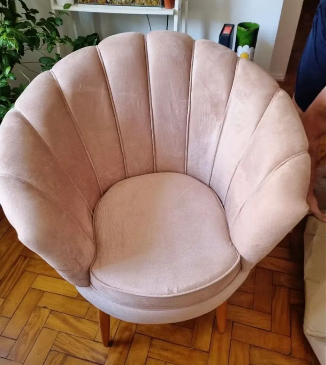 Poltrona decorativa pétala luxo tecido veludo  - Foto 2