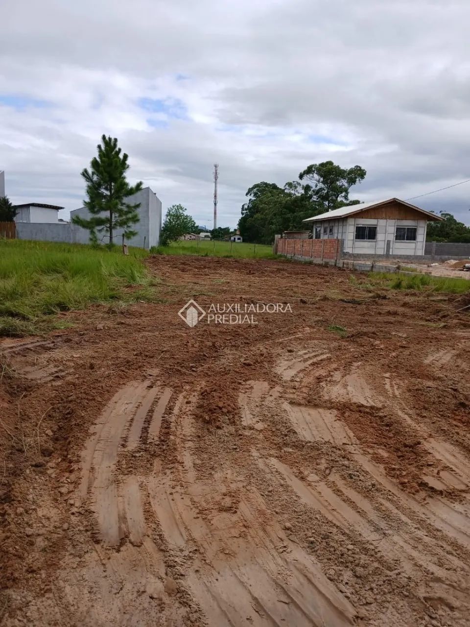 Terreno com 666,49m2 na entrada para Garopaba