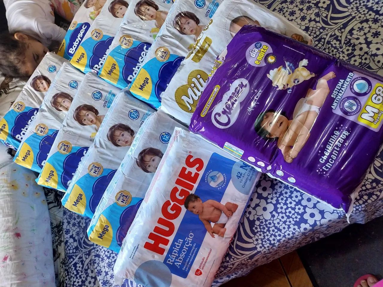 12 pacotes de fraldas M