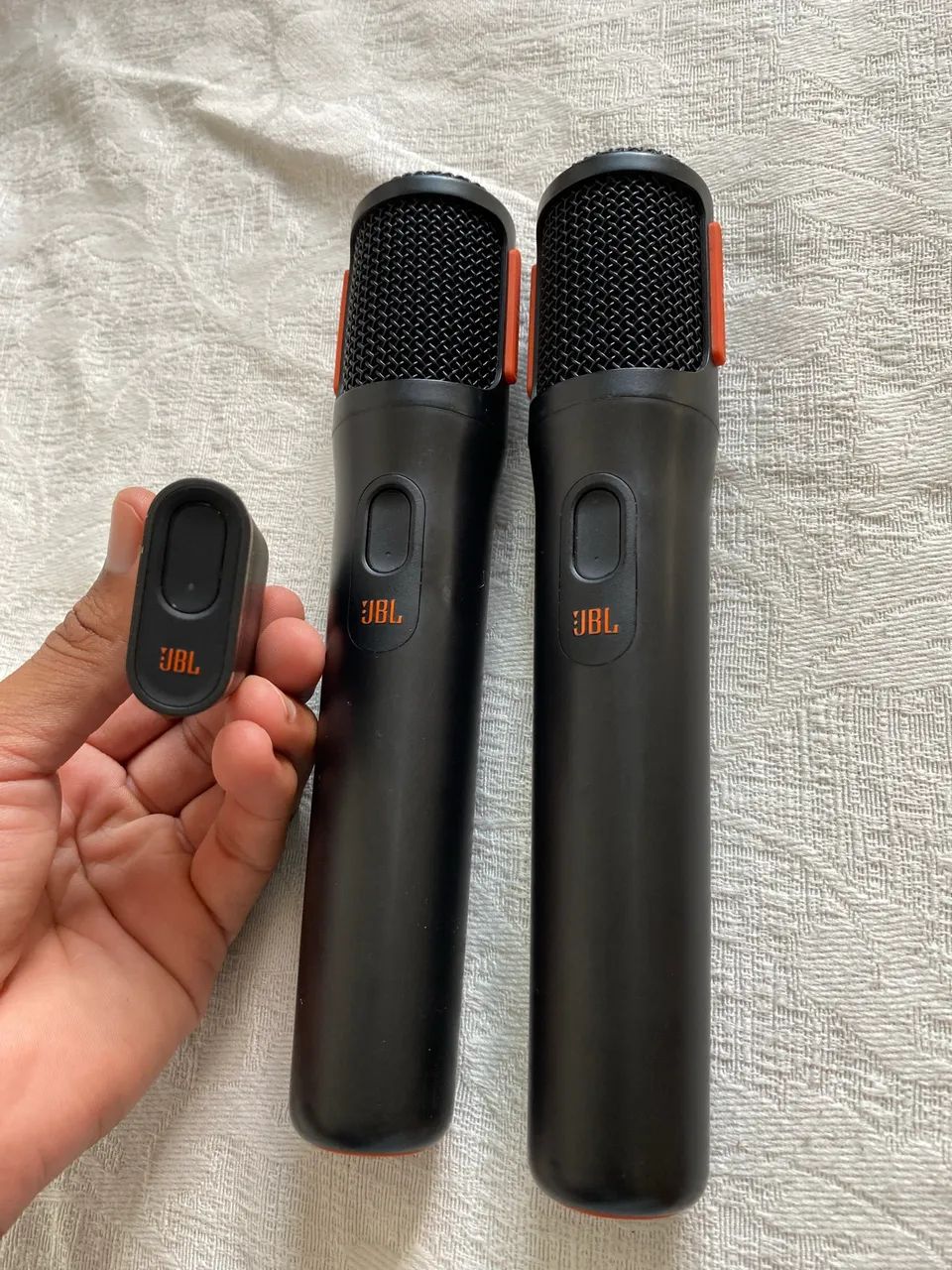 2 Microfones JBL c/ adaptador Bluetooth  - Foto 2