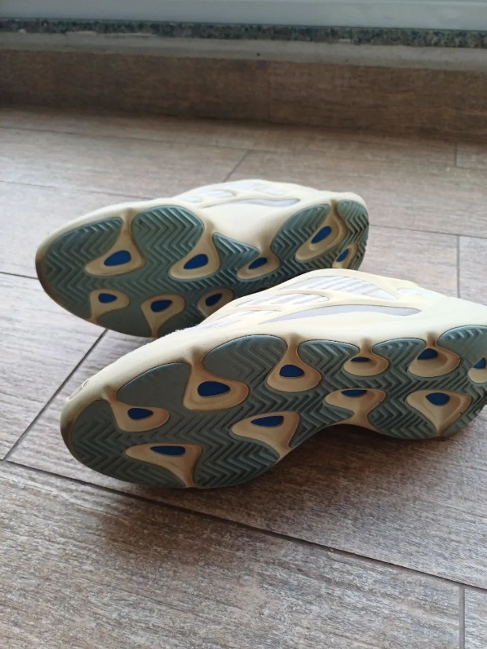 Yeezy 700 V3 | NÃO ACEITO TROCA - Foto 2