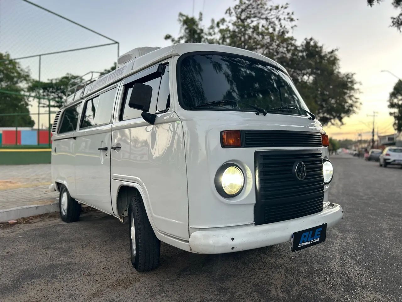 Volkswagen Kombi STANDARD 1.4 MI TOTAL FLEX 8V 2010