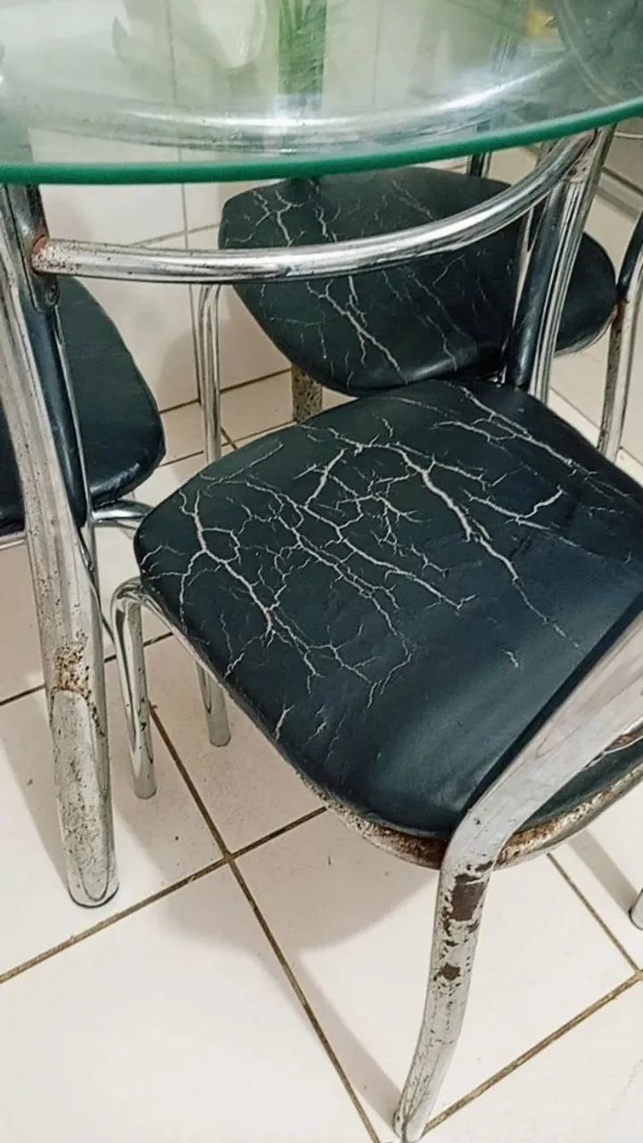 Vendo mesa de alumínio com 3 cadeiras  - Foto 3