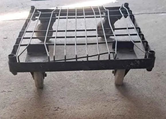 Paletes ferro 70x80 com rodas