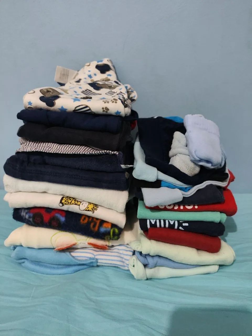 Bolsa e roupinhas de bebe