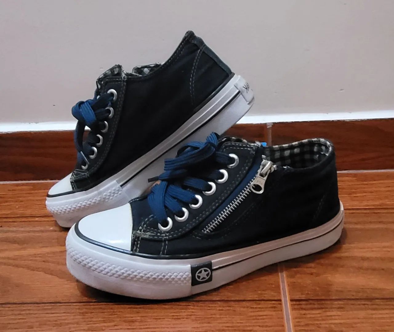 Tênis ? Lindo de jeans com Zíper.