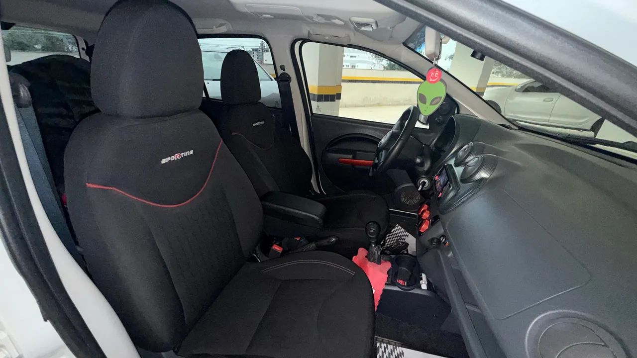 Fiat Uno Sporting 1.4 EVO Fire Flex 8V 4P 2012 - Foto 3