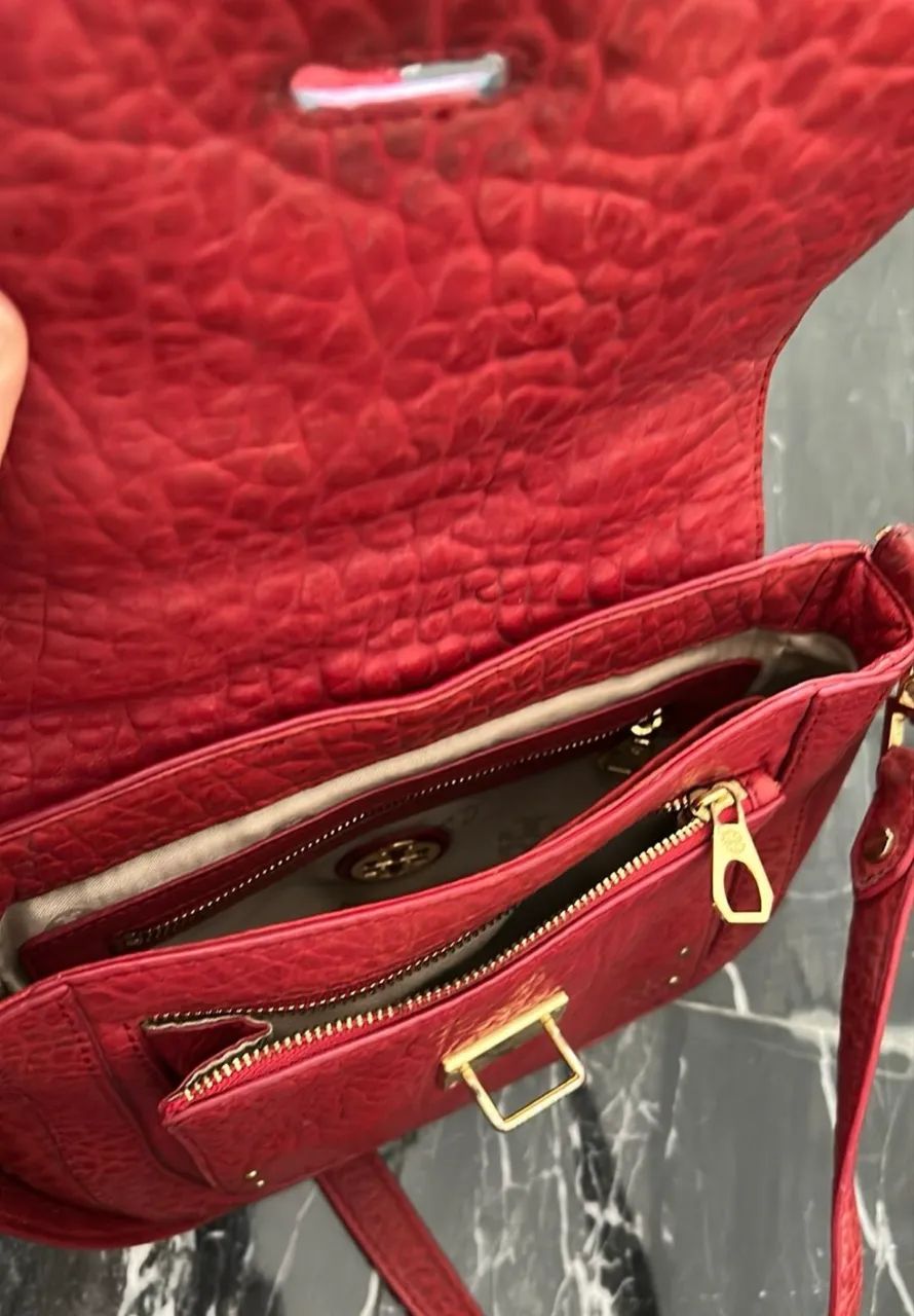 bolsa em couro vermelho e detalhes dourados - tory burch - Bolsas