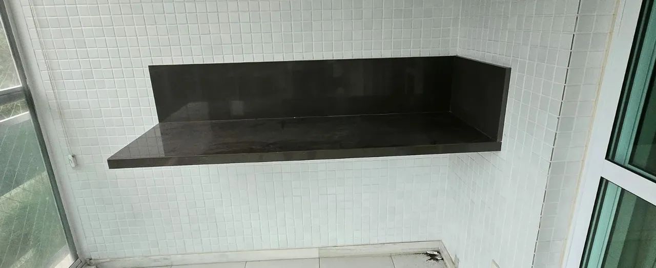 Bancada em granito café com rodopia