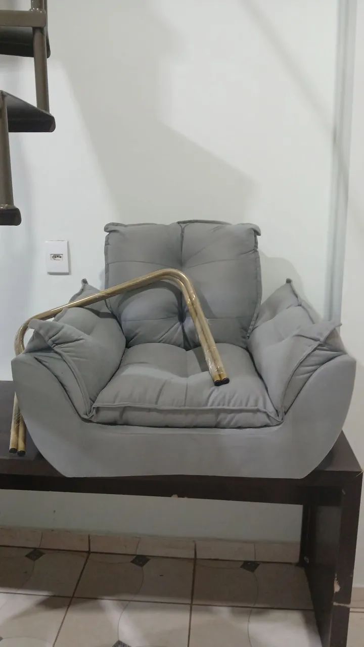 Poltrona cinza LUXO base dourada - NOVA - Foto 2