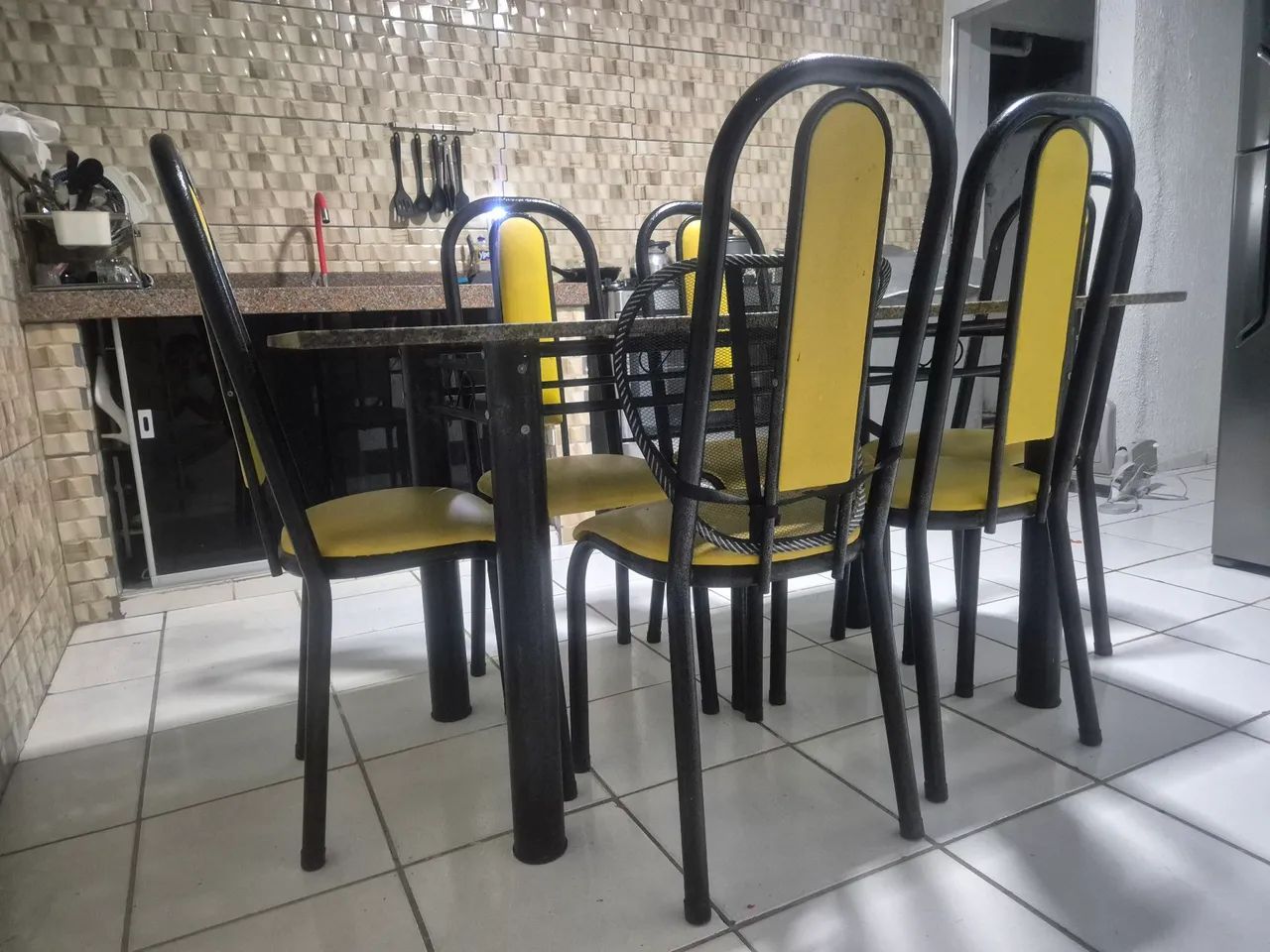Vendo mesa 6 cadeiras 65579520780546122
