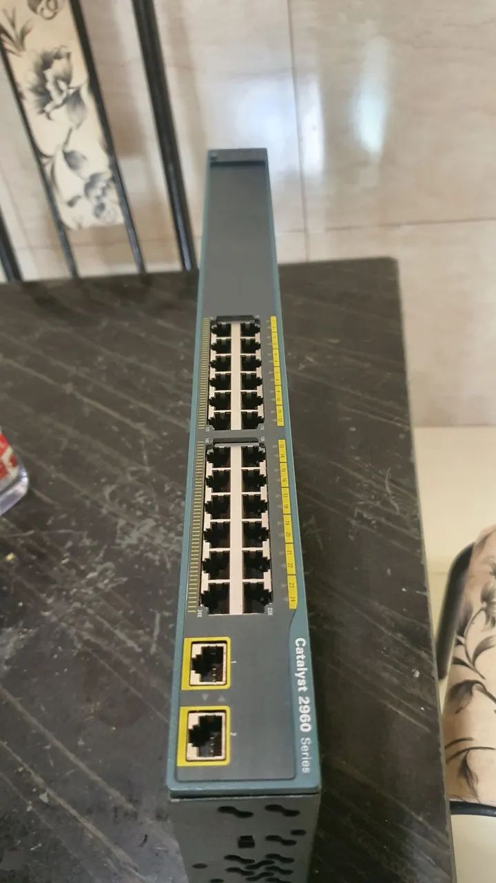 Switch Cisco Catalyst 2960 24 portas - Foto 2