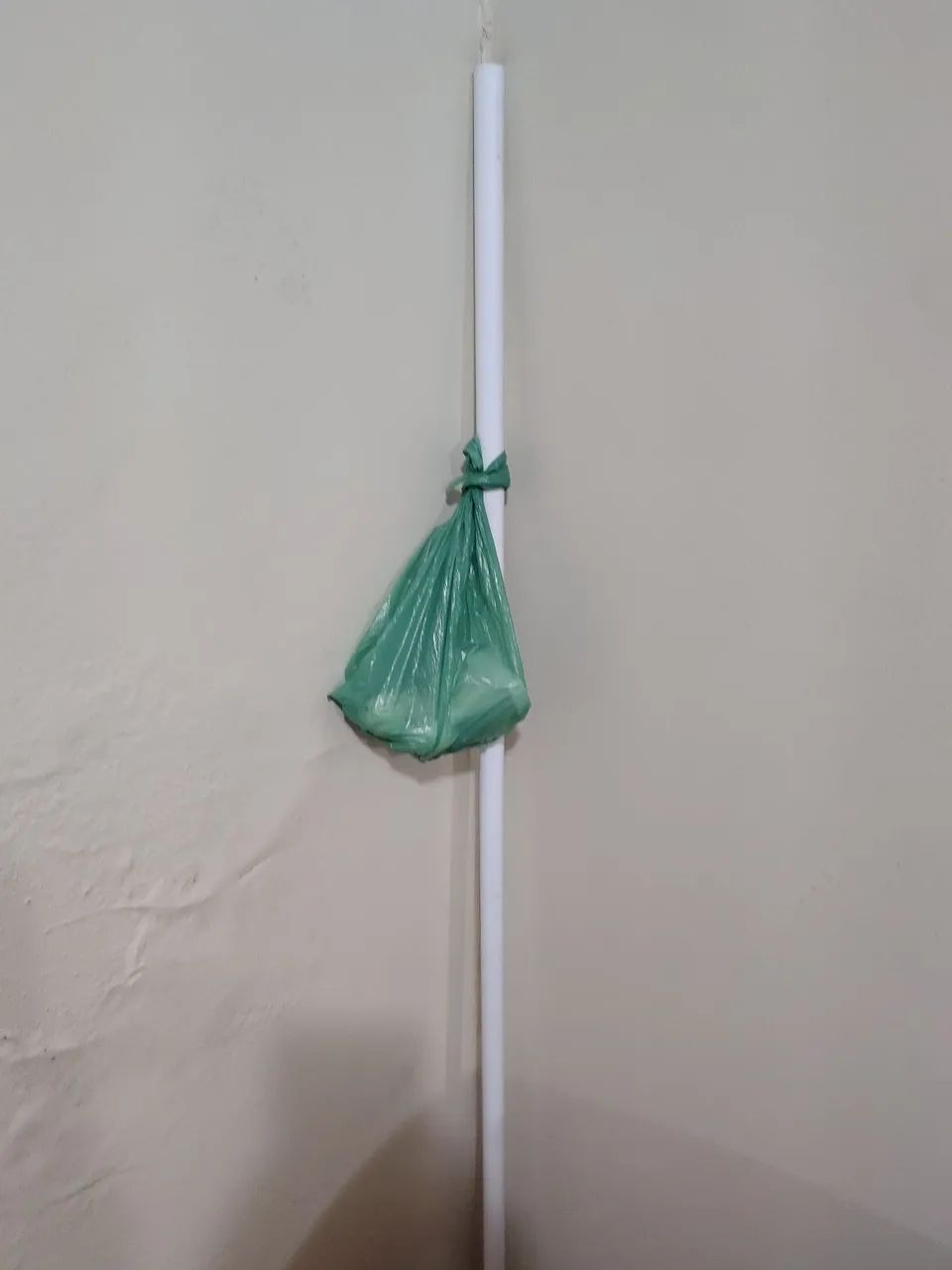 Varão 1,60 com suporte e parafusos