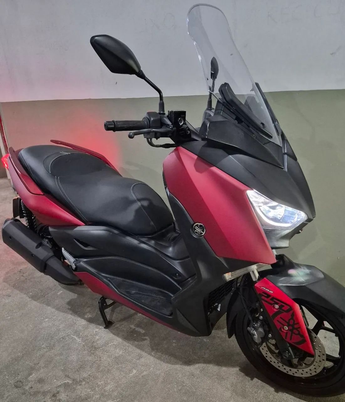 YAMAHA XMAX 2022 - Foto 2