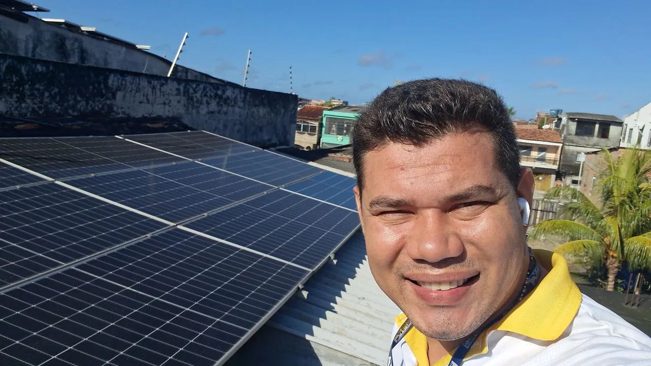 Limpeza e manutenção preventiva de placas solar.