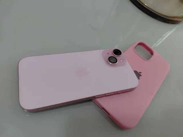 Vendo iPhone 15, 256g em estado de novo - Foto 2