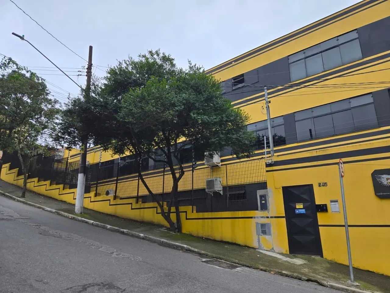 Excelente Prédio Comercial para alugar em Interlagos para escolas, cursos, clínicas, próx.