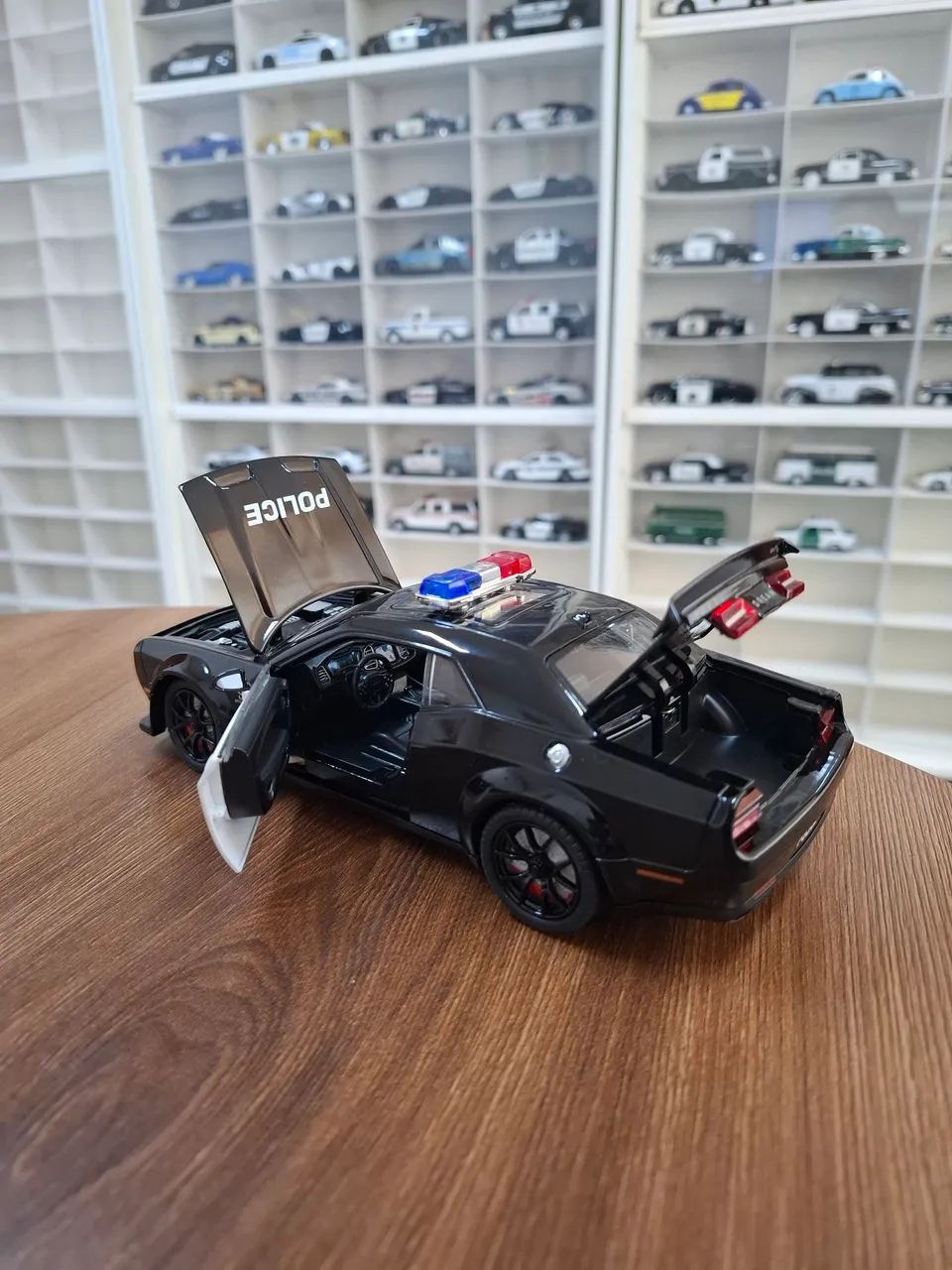 Miniatura Police 1/24 Dodge Charllenger SRT Hellcat  - Foto 4