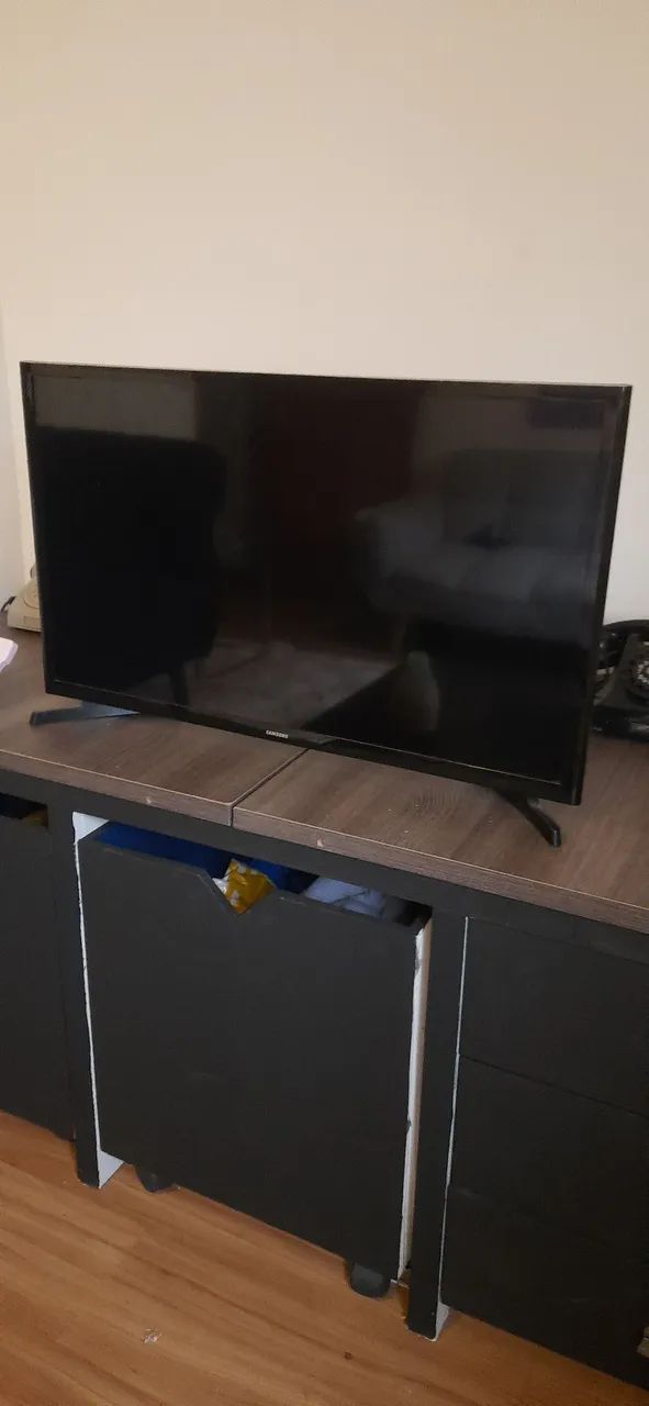 TV Samsung J4300. Com 32 polegadas  - Foto 2