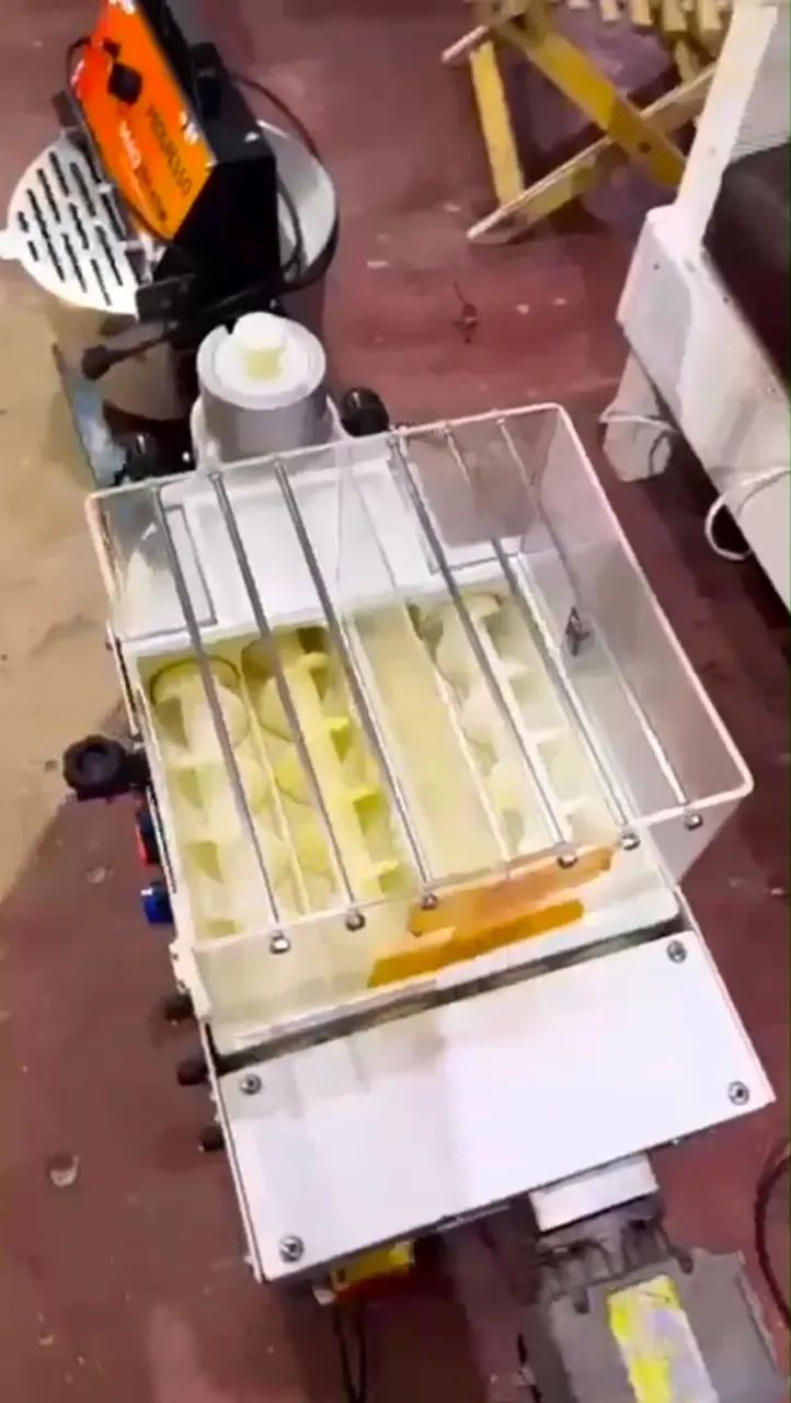 Máquina de modelar salgados e doces + masseira de 5kg 220v - Foto 3
