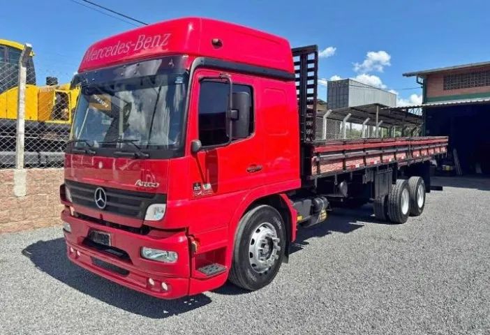 Mb Atego 2425 6x2 - 2011 Carroceria