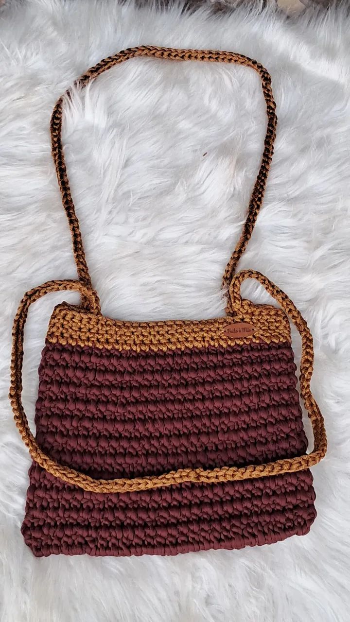 Bolsa de crocre na cor marrom com alças  dourada - Foto 2