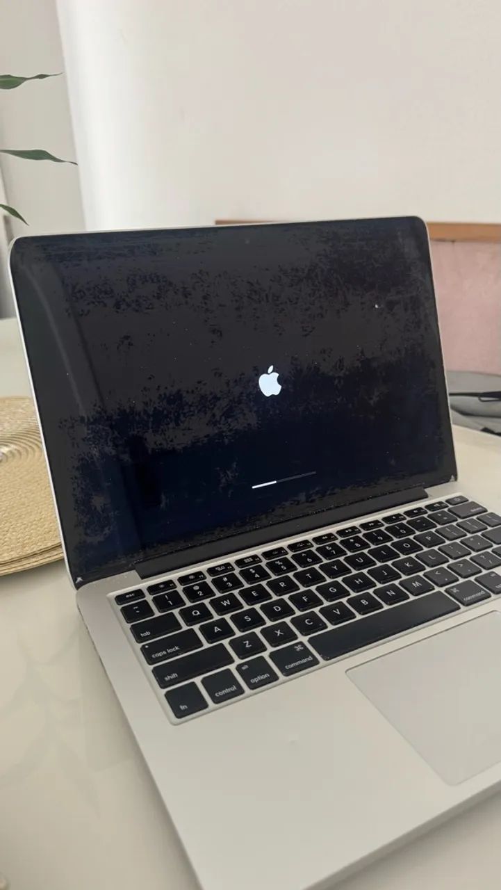 Vendo MacBook Pro Retina 13? Early 2013, acompanhado de Magic