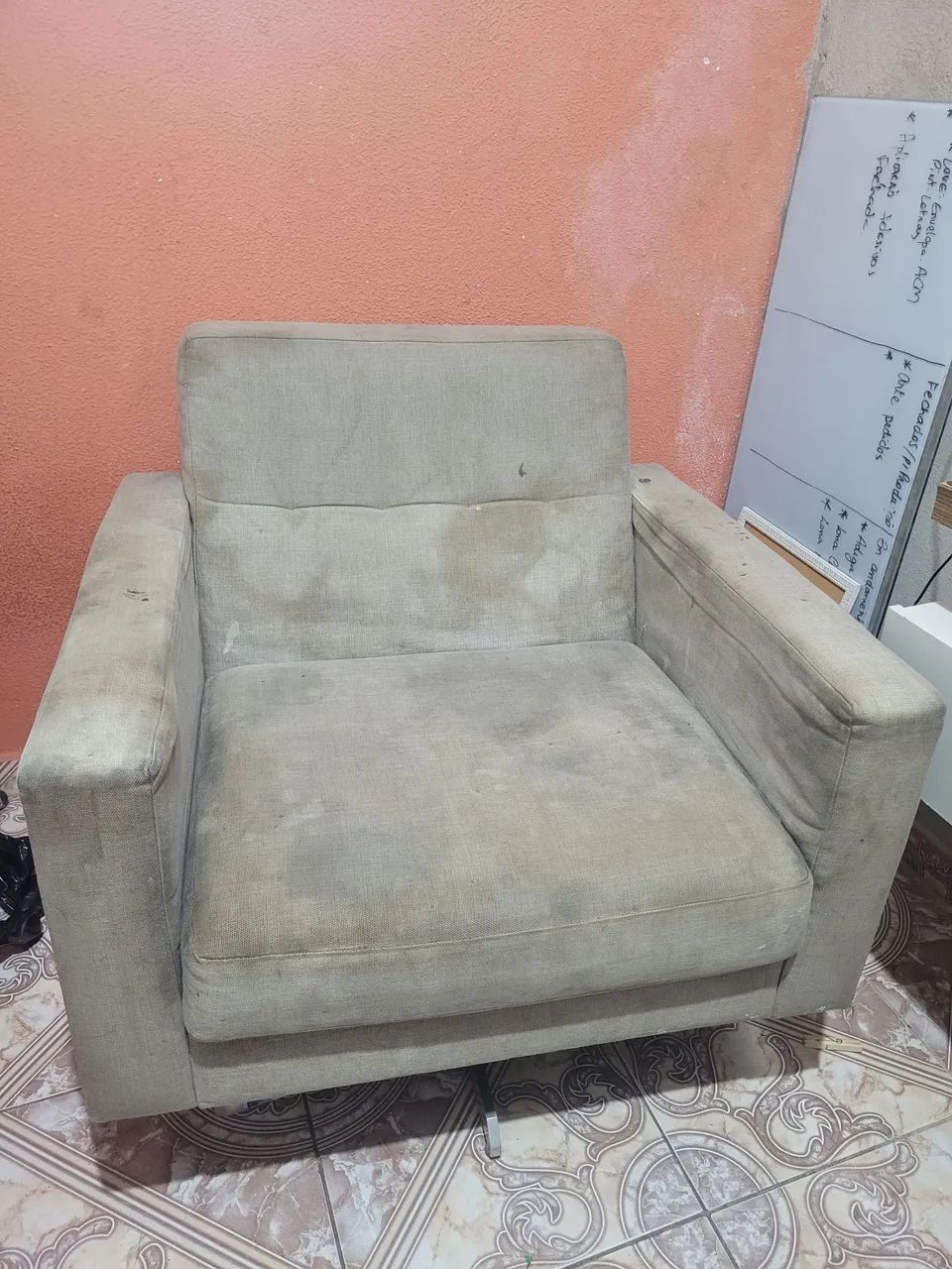 Poltrona de linho (precisa higienizar)493624519442442245