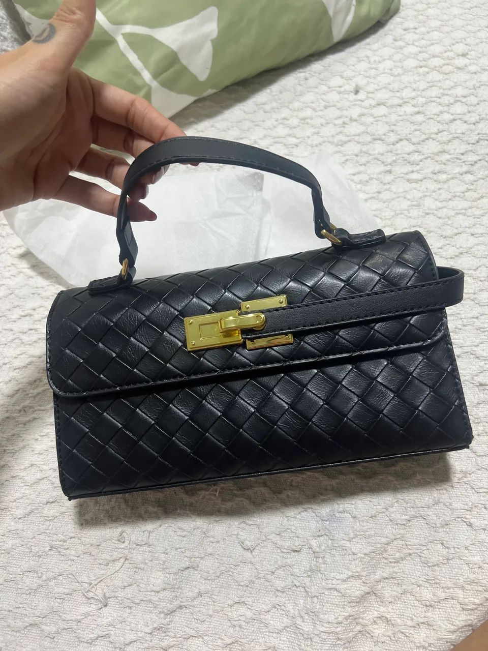 Bolsa preta com alça 