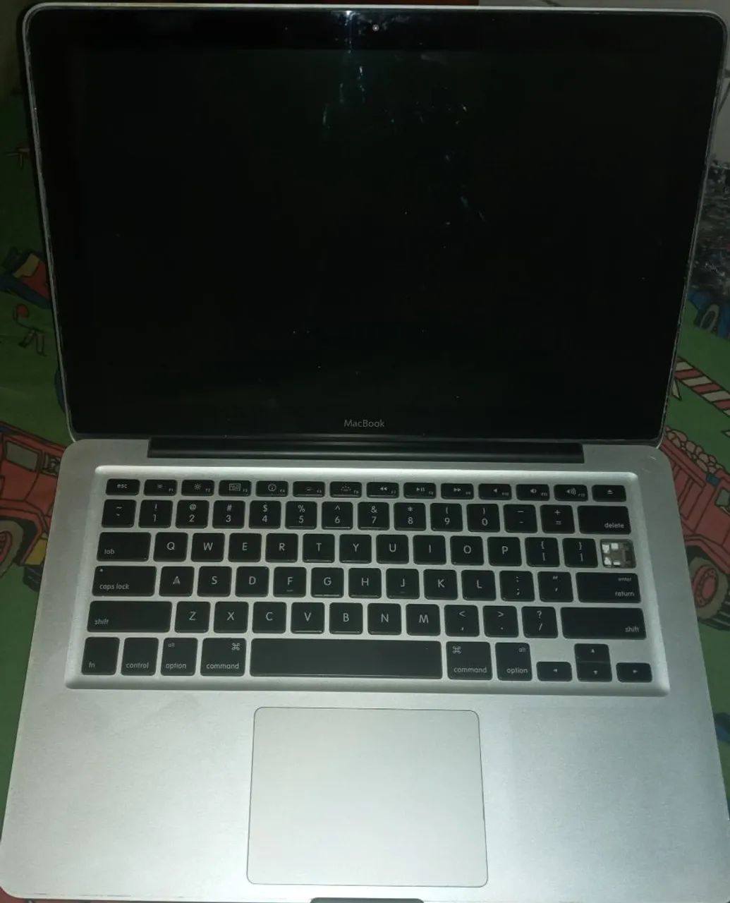 Notebook Apple antigo.