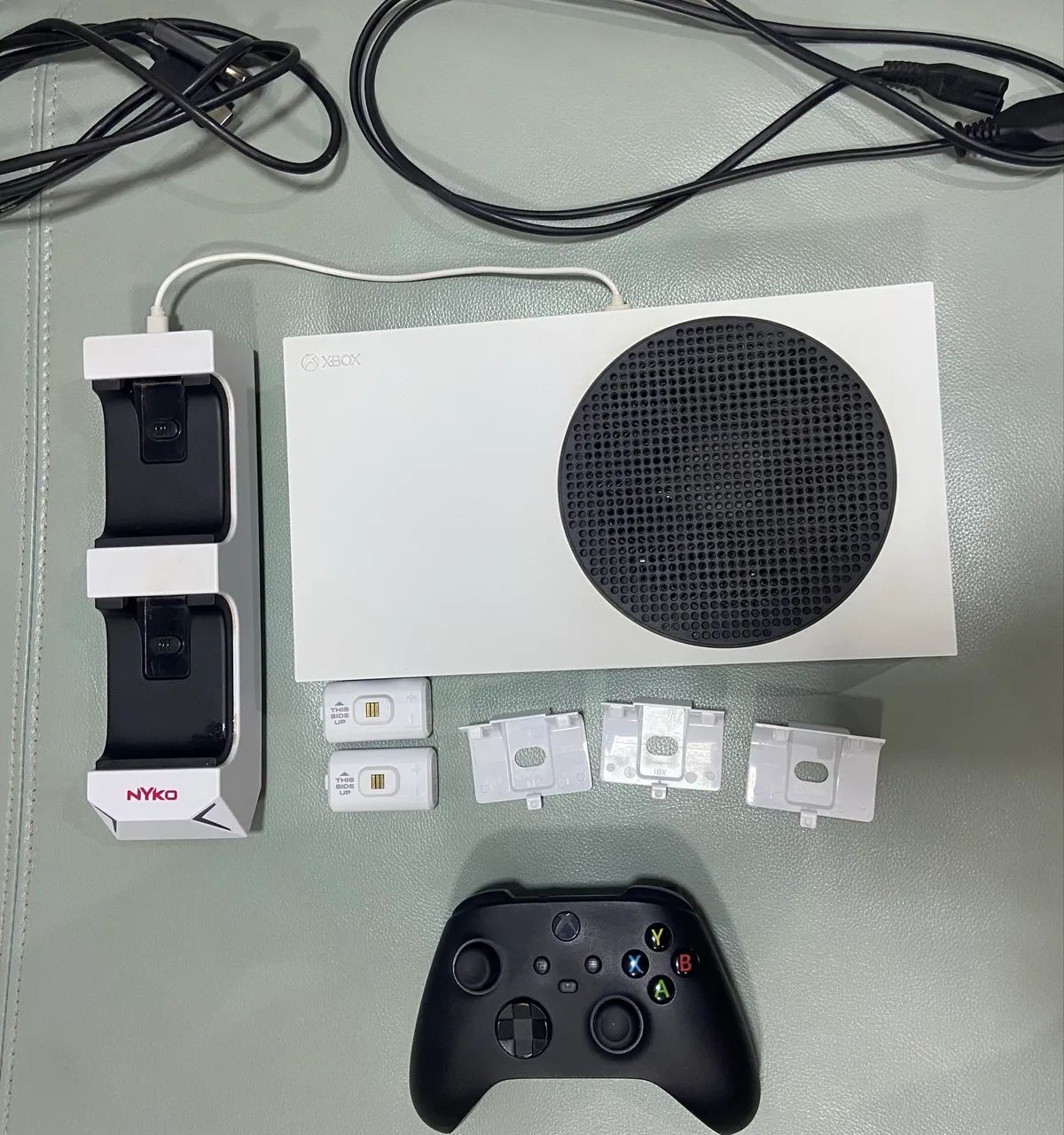 XBOX SERIES S + JOGOS + CARREGADOR COM BATERIAS RECARREGÁVEIS  - Foto 2