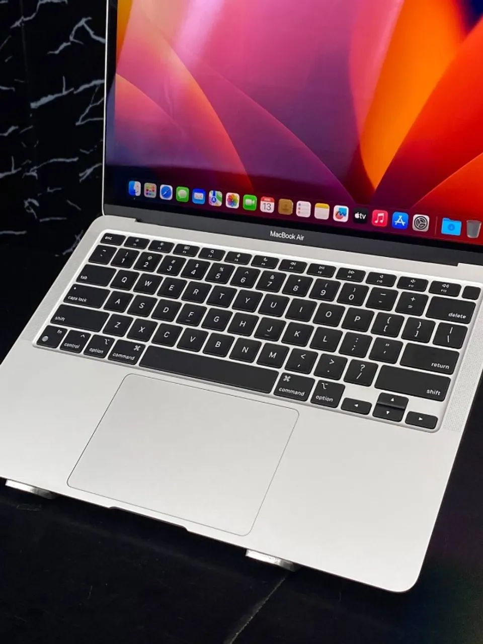MACBOOK AIR M1/ 8GB RAM/ SSD 256GB/ 13.3 POLEGADAS IPS - Notebooks