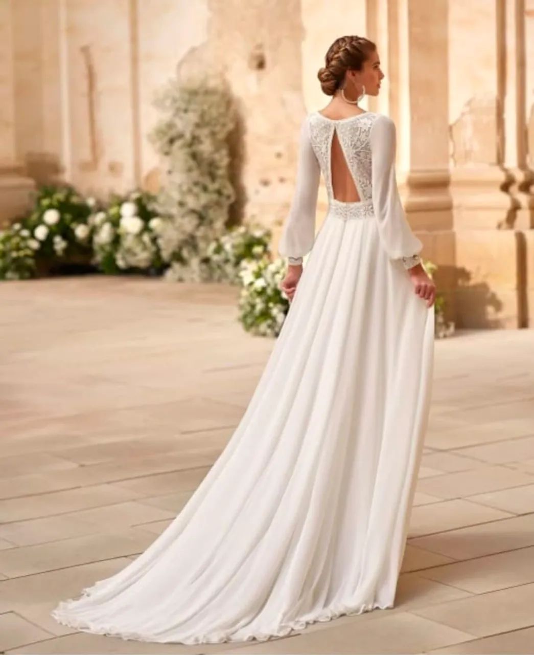 Vestido de noiva com véu e sandália - Foto 2
