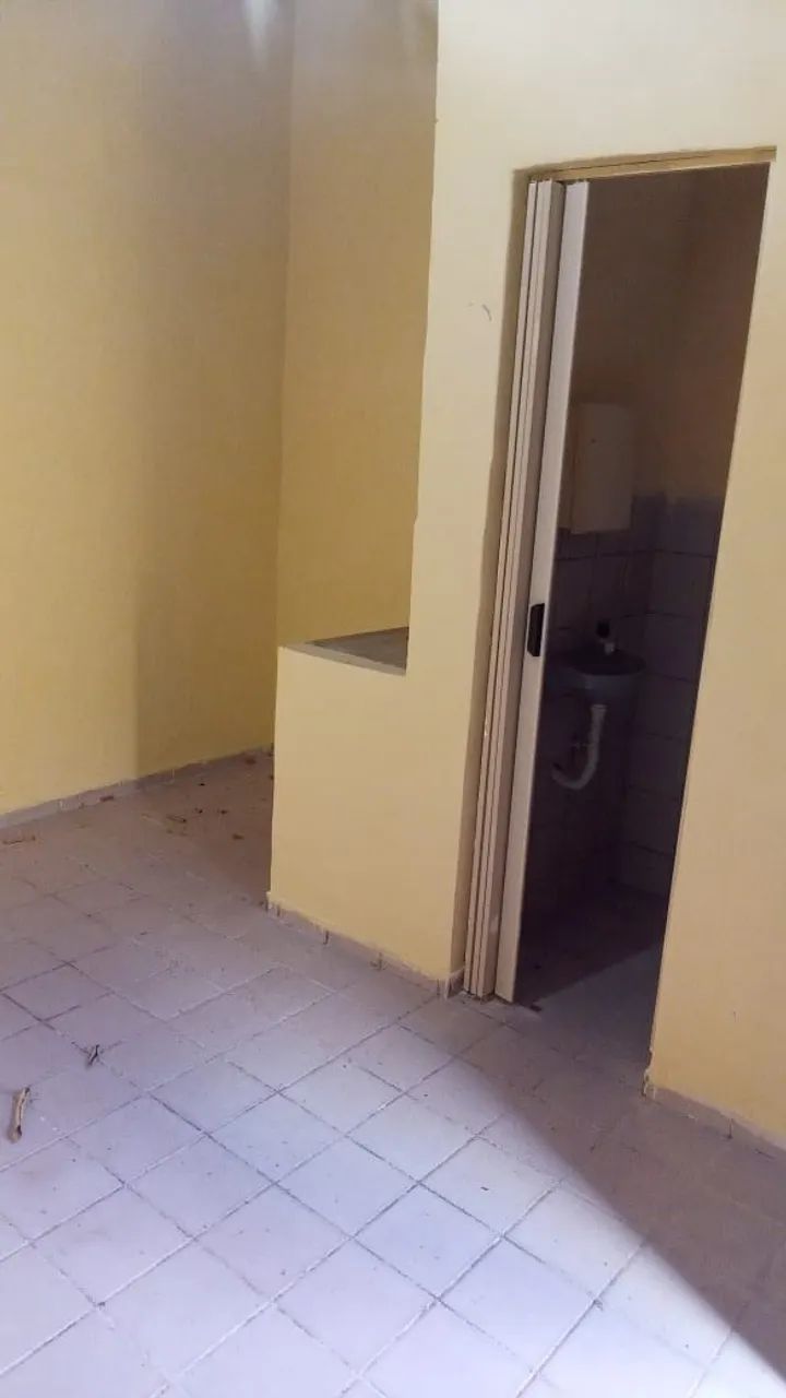 Alugo QuarTo com banheiro, Forquilha 295