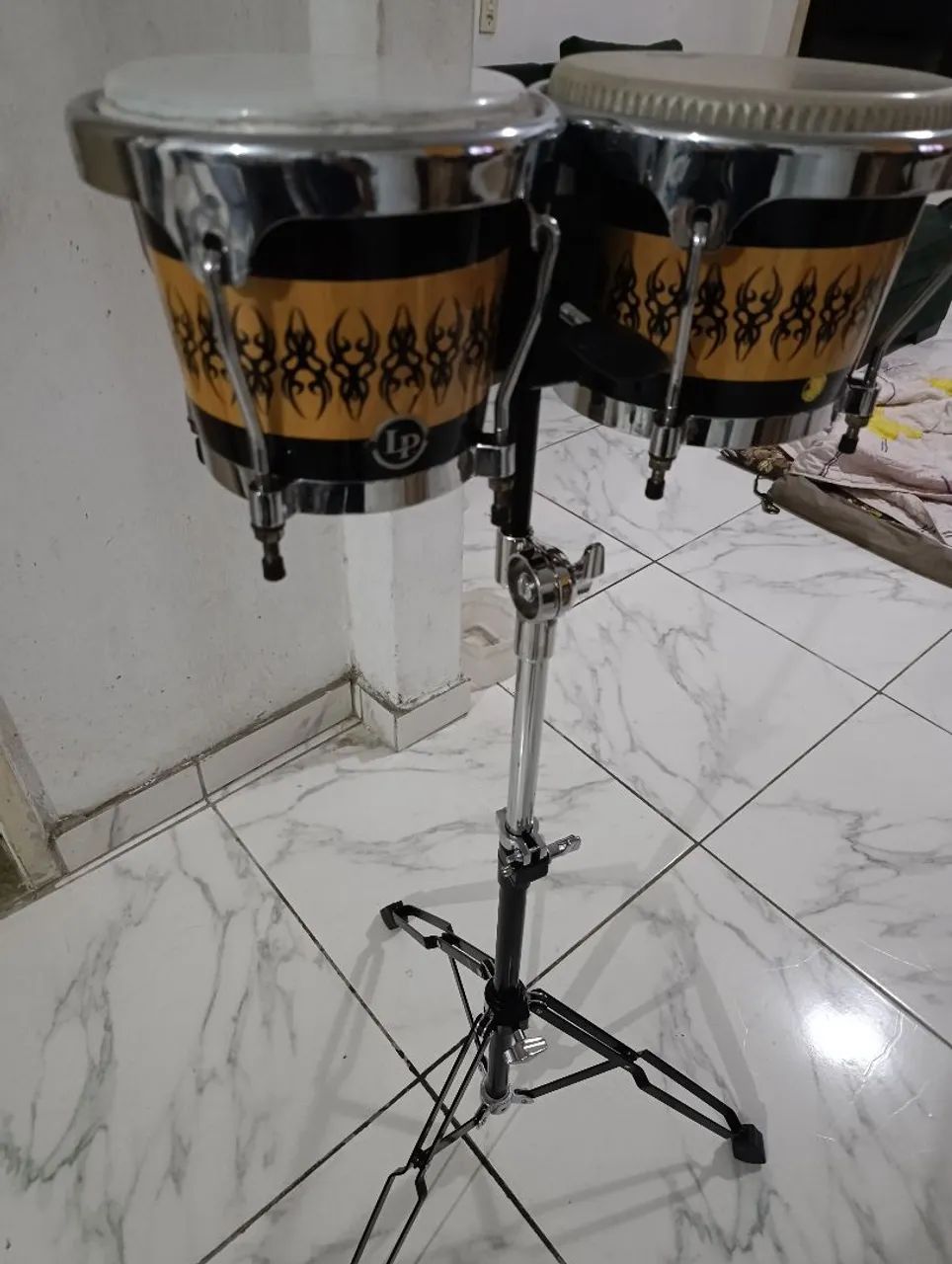 VENDO BONGO LP COM PEDESTAL NOVO - Foto 2