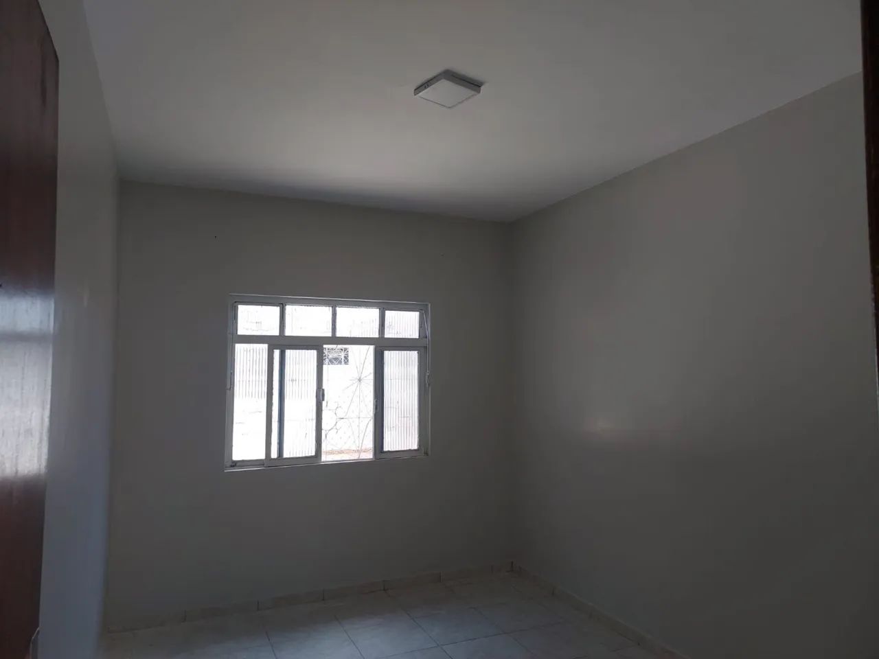 Alugo casa na QSD 49 com edícula, próximo ao metrô  - Foto 3