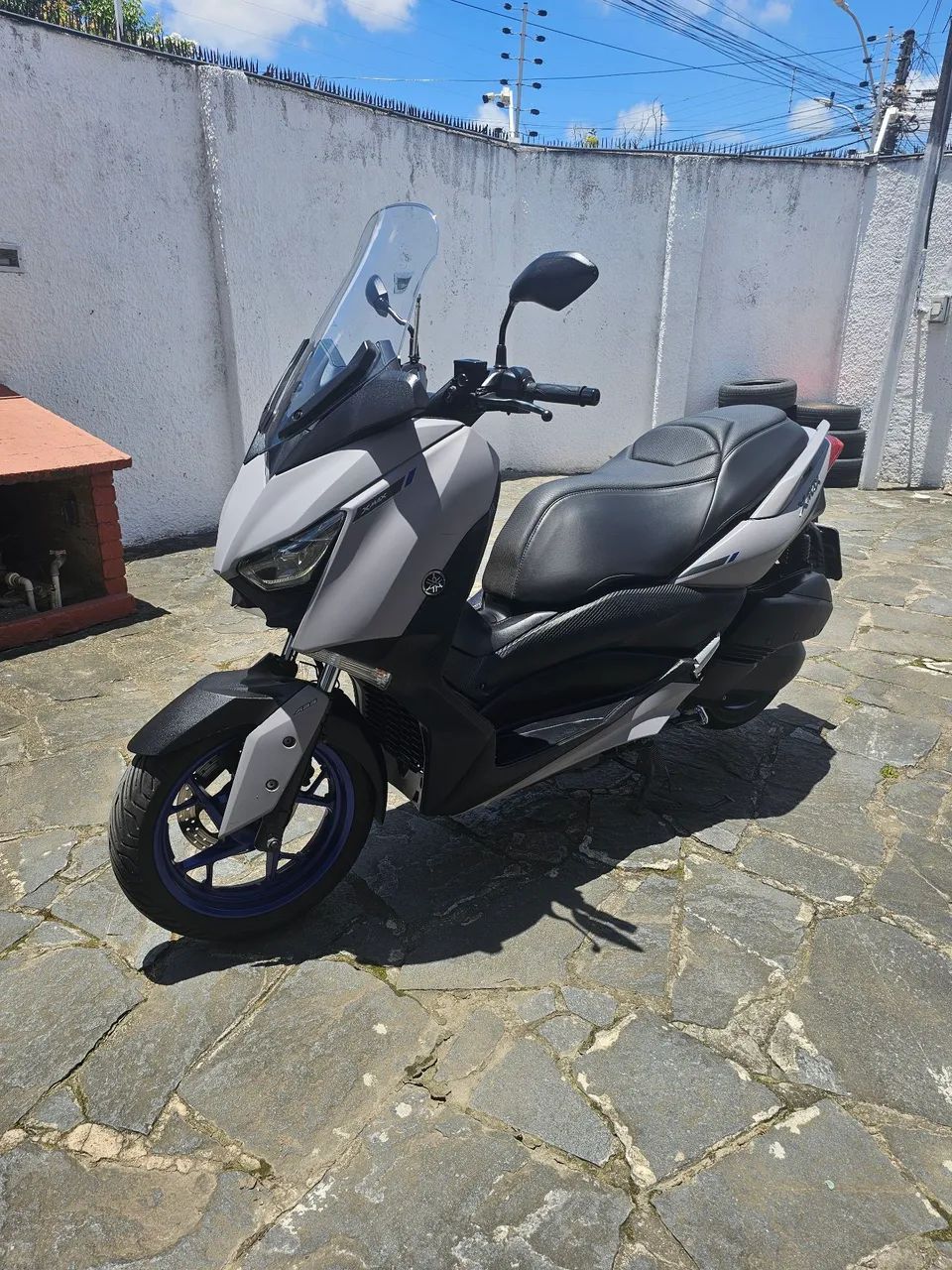 Moto extremamente nova 