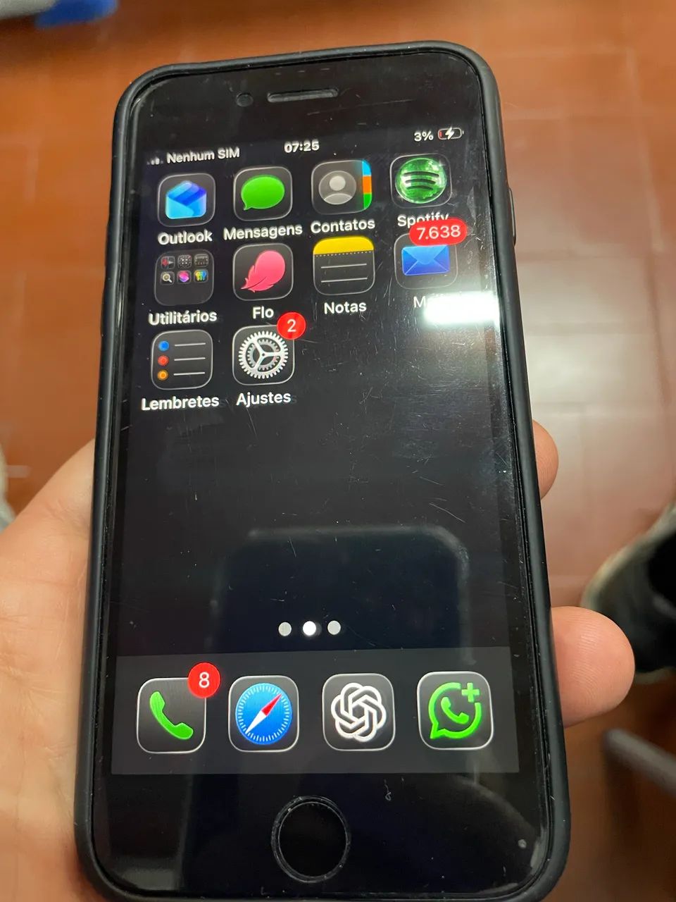 iPhone SE sem detalhes 