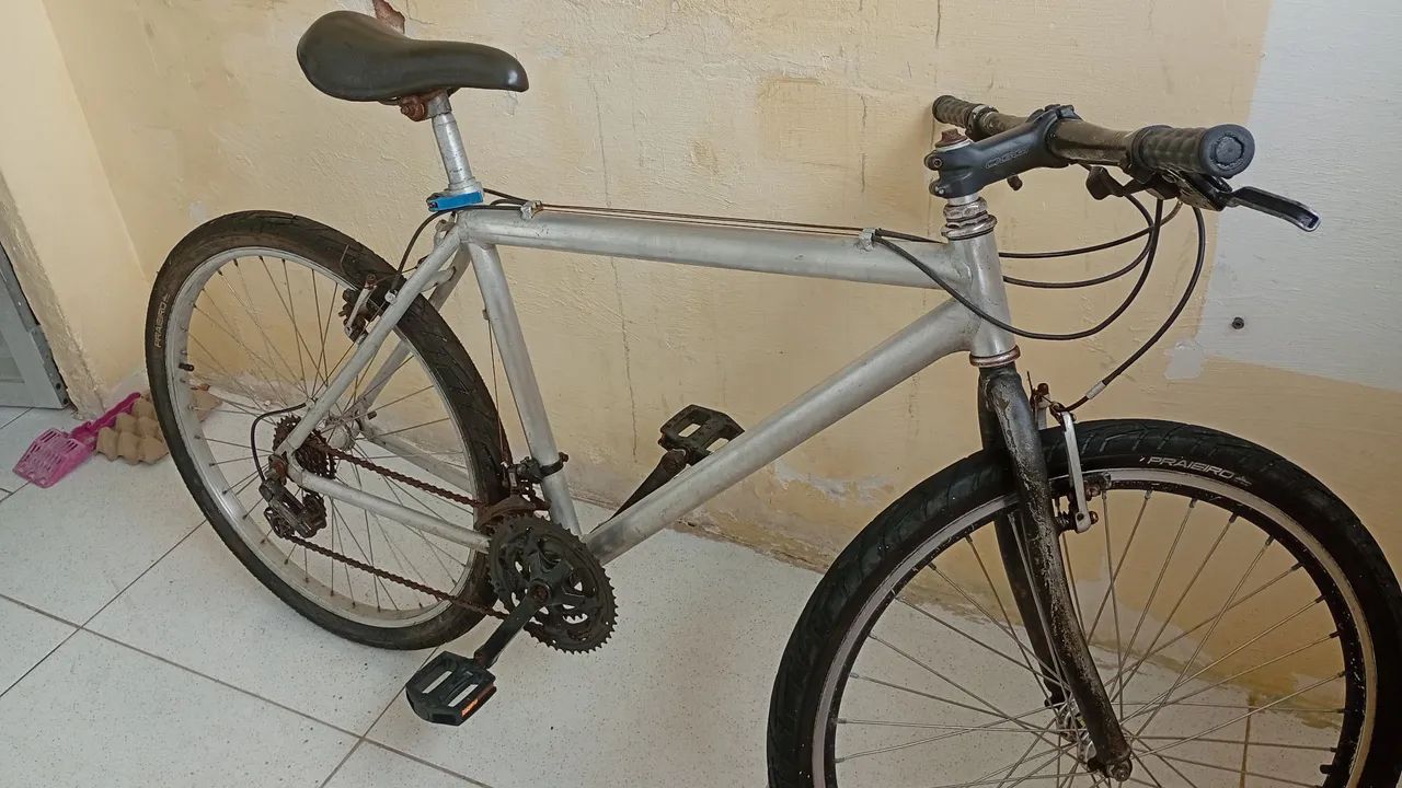 Bicicleta Quadro de alumínio, aro 26. - Foto 3