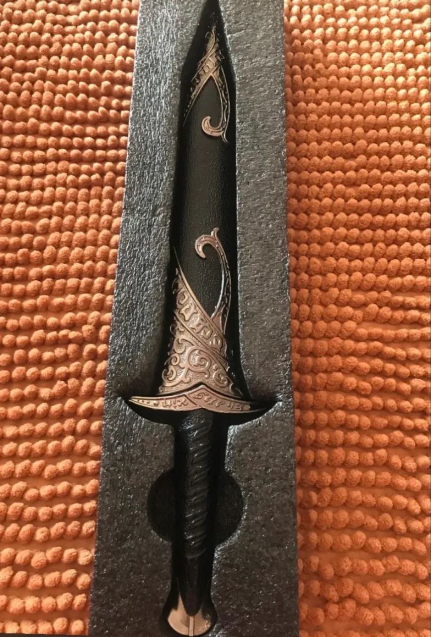 Adaga decorativa 