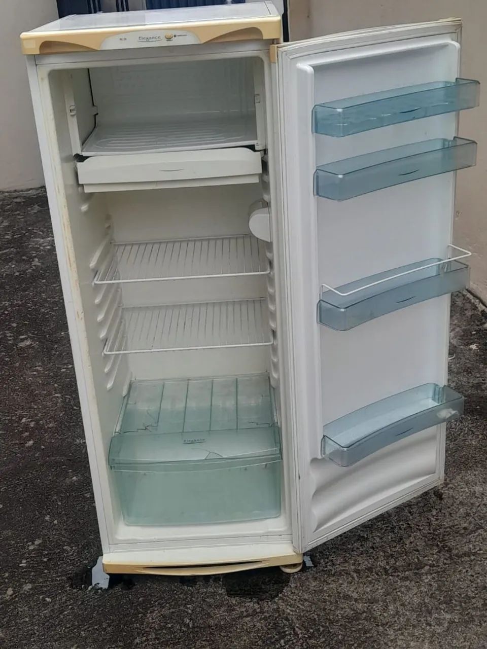 Geladeira continental  220 V  - Foto 3