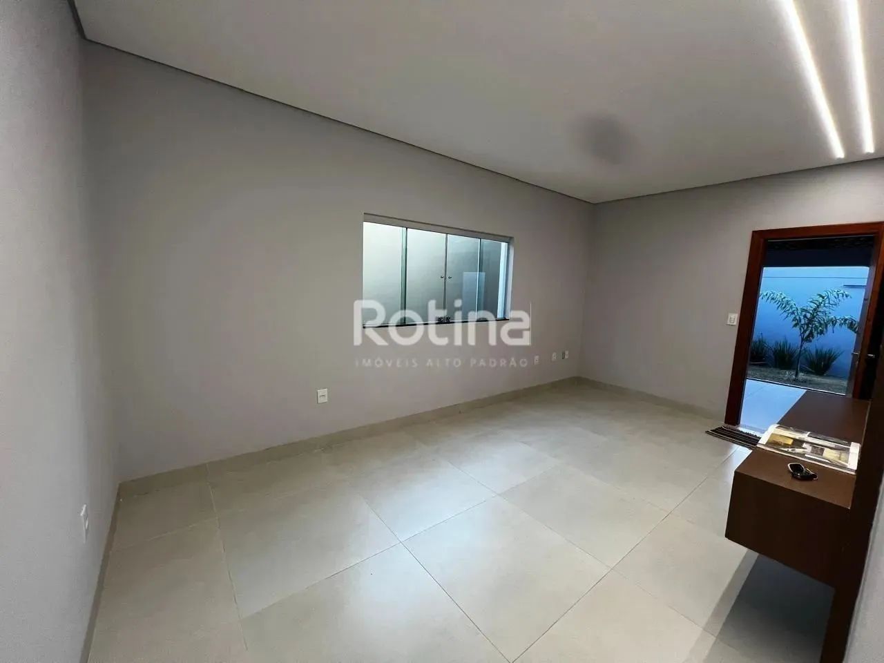Casa Residencial à Venda no Osvaldo Rezende (Uberlândia)  3 Quartos, 1 Suíte, Piscina e Ch - Foto 4
