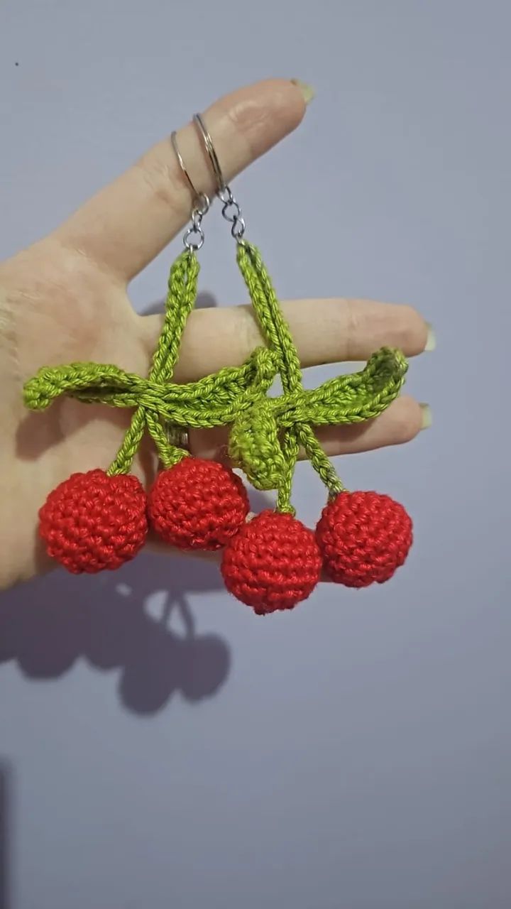 chaveiro de croche amigurumi cereja - Foto 2