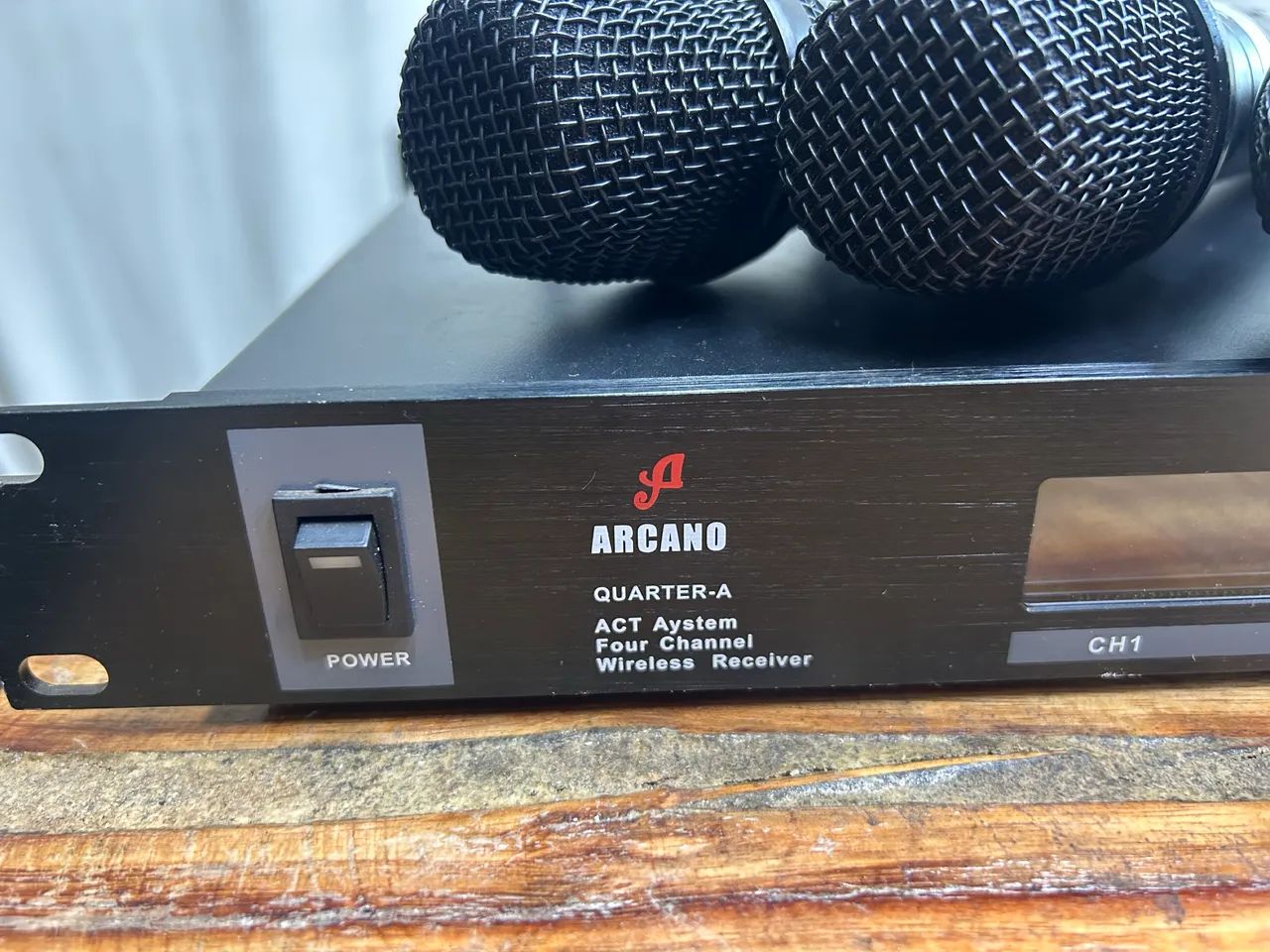 Sistema de Microfones Sem Fio Arcano Quarter-A (ACT System Four Channel Wireless Receiver) - Foto 2