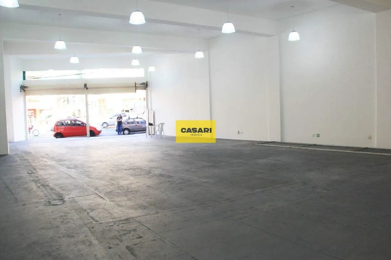 Exelente Salão Comercial Rudge Ramos a 200 metros da matriz com 4190 area util com 4 salas