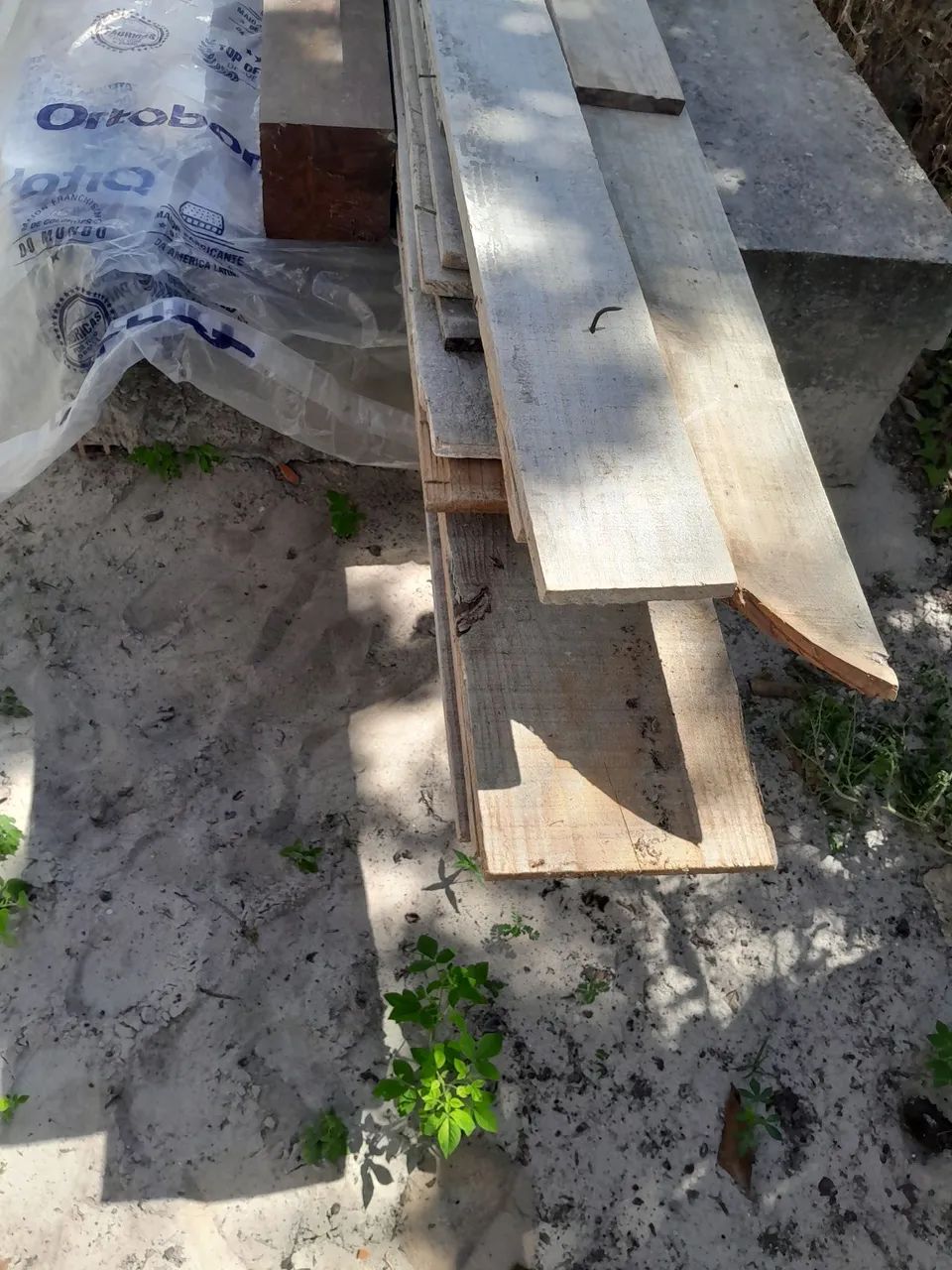 Tábuas usadas para construção  - Foto 4
